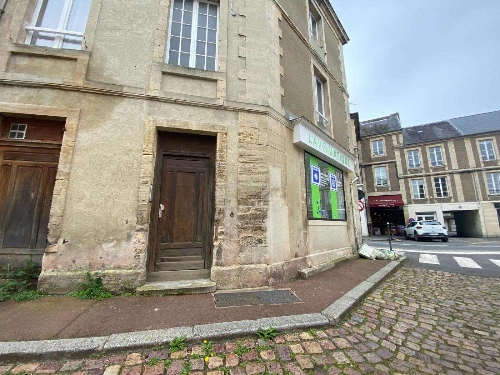 Les Combles De L Aure Grand Studio Cosy Confortable Classe 3 Etoiles Centre Bayeux 2 Mn A Pied Cathedrale Proche Plages Du Debarquement Luaran gambar