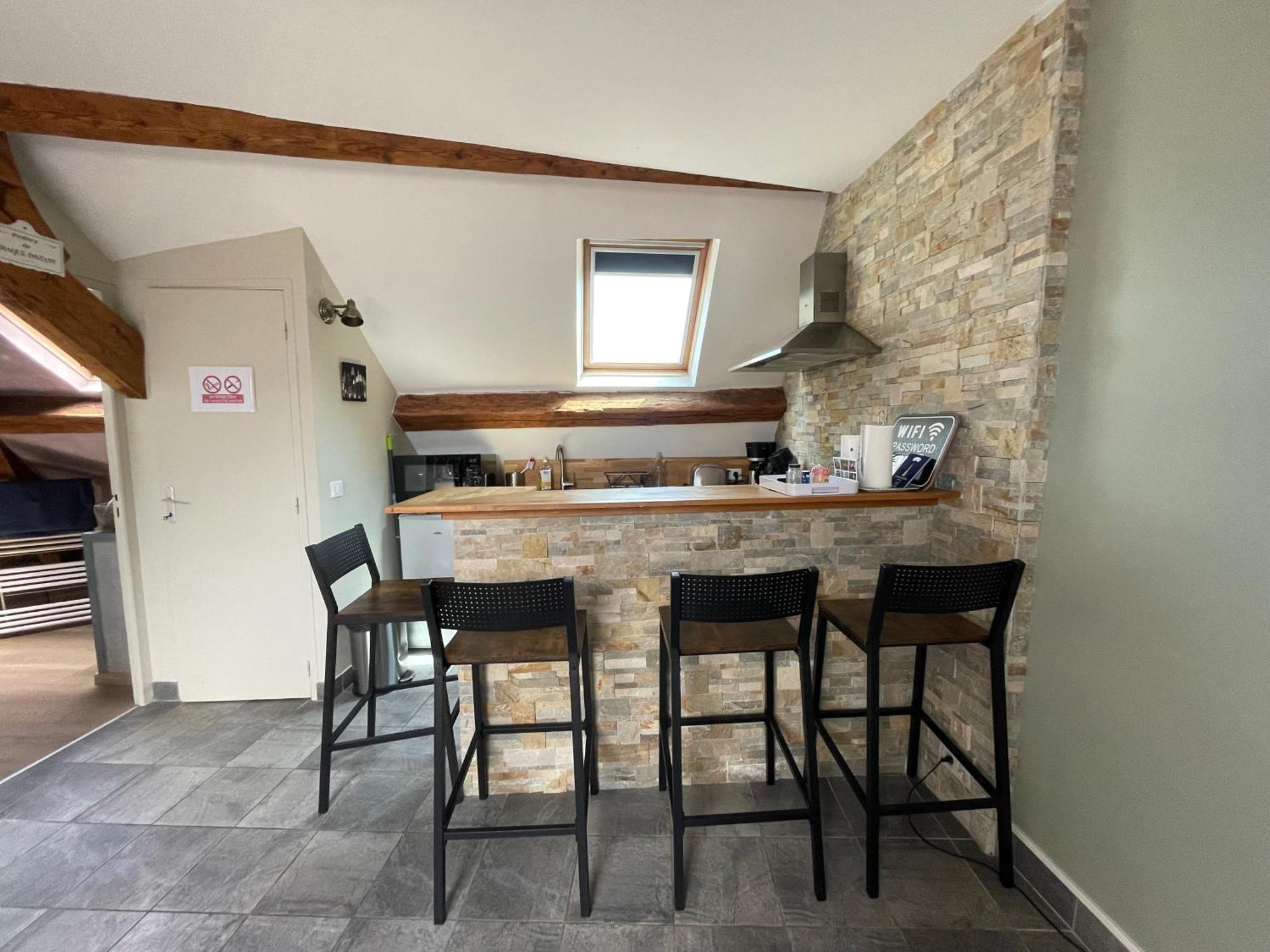 Les Combles De L Aure Grand Studio Cosy Confortable Classe 3 Etoiles Centre Bayeux 2 Mn A Pied Cathedrale Proche Plages Du Debarquement Luaran gambar
