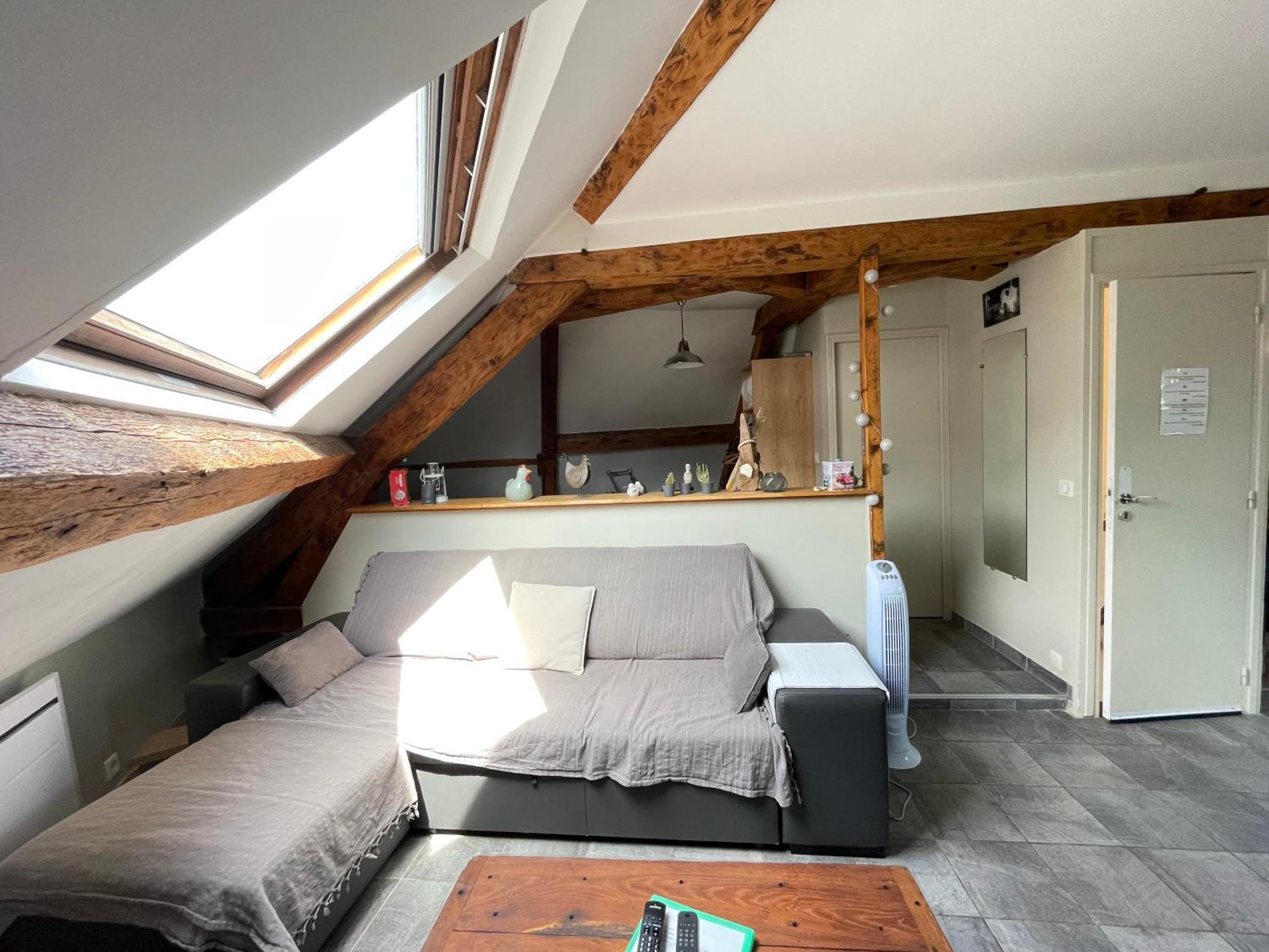 Les Combles De L Aure Grand Studio Cosy Confortable Classe 3 Etoiles Centre Bayeux 2 Mn A Pied Cathedrale Proche Plages Du Debarquement Luaran gambar
